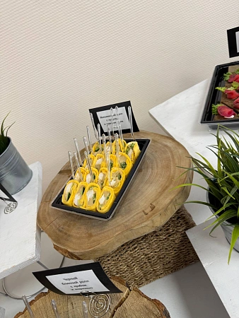 Доставка с обслуживанием для кофе-брейка на бизнес-встречу ОММ-ТЕХНО