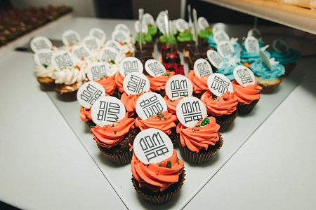 Новогодний кейтеринг на 2010 персон