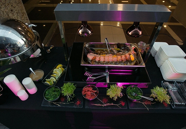 Запеченный целиком мурманский лосось (фото 2)