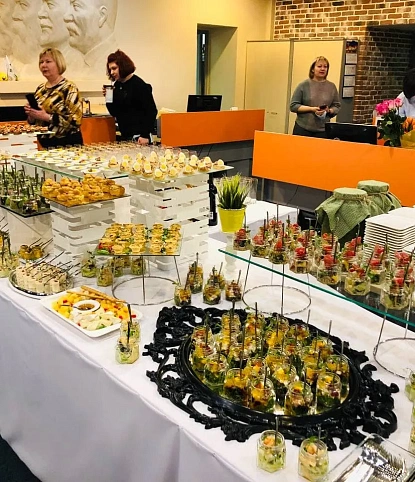 Фуршет на 8 марта в офисе компании АЕОН