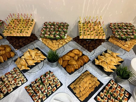 Фуршет с доставкой и обслуживанием на 100 персон