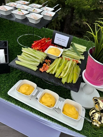 Праздник в честь дня рождения на 14 персон фуршет