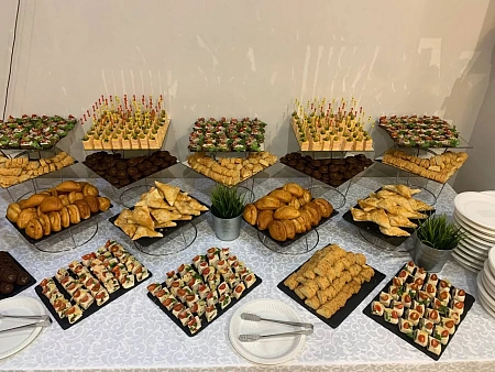 Фуршет с доставкой и обслуживанием на 100 персон