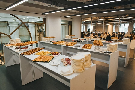 Новогодний кейтеринг на 2010 персон