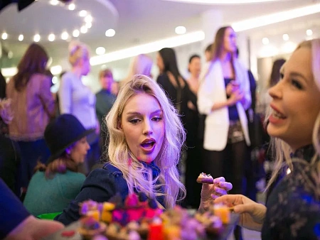 Коктейль на показе Chantal Thomass