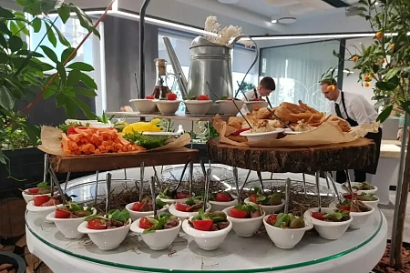 Фуршет в новом офисе агентства DPG