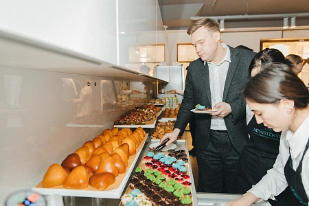 Новогодний кейтеринг на 2010 персон