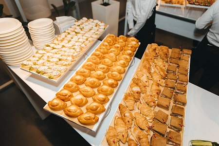 Новогодний кейтеринг на 2010 персон