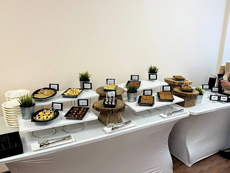 Доставка с обслуживанием для кофе-брейка на бизнес-встречу ОММ-ТЕХНО