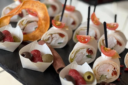 Фуршет на открытие салона на 300 персон