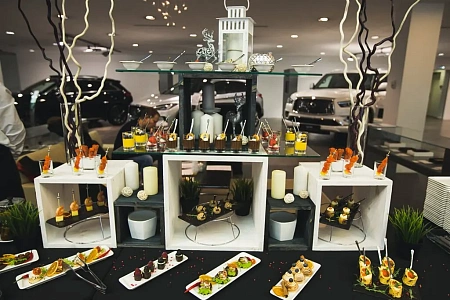 Новый год в салонах Infiniti, Skoda, Nissan