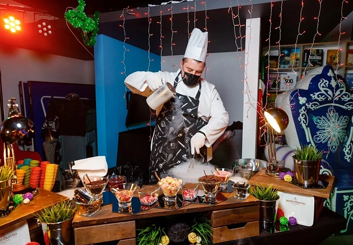 Демонстрационная станция с азотным мороженым и сорбетами 