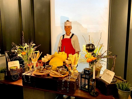 Food станции и фуршет на 8 марта