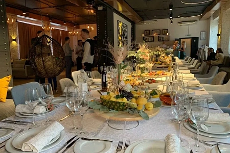 Свадебный банкет в лофте с декором