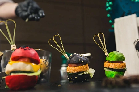 Новый год в салонах Infiniti, Skoda, Nissan