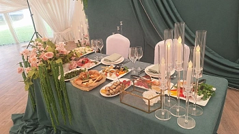 Свадебный банкет в шатре в Усадьбе Середниково на 44 персоны