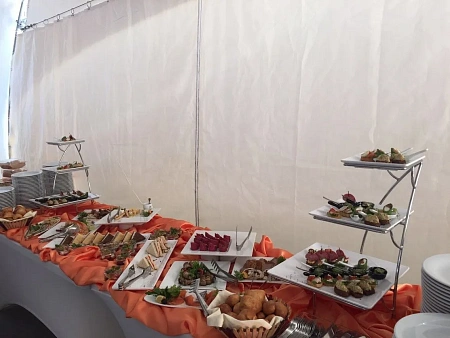 Фуршет на тест-драйв Lada