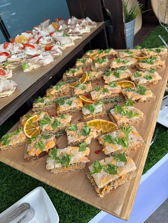 Фуршет и анимационные станции с ватой и мороженым для 150 персон R-Vision