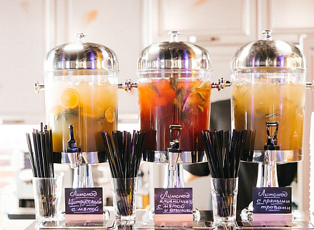 Бар с напитками для выпускников